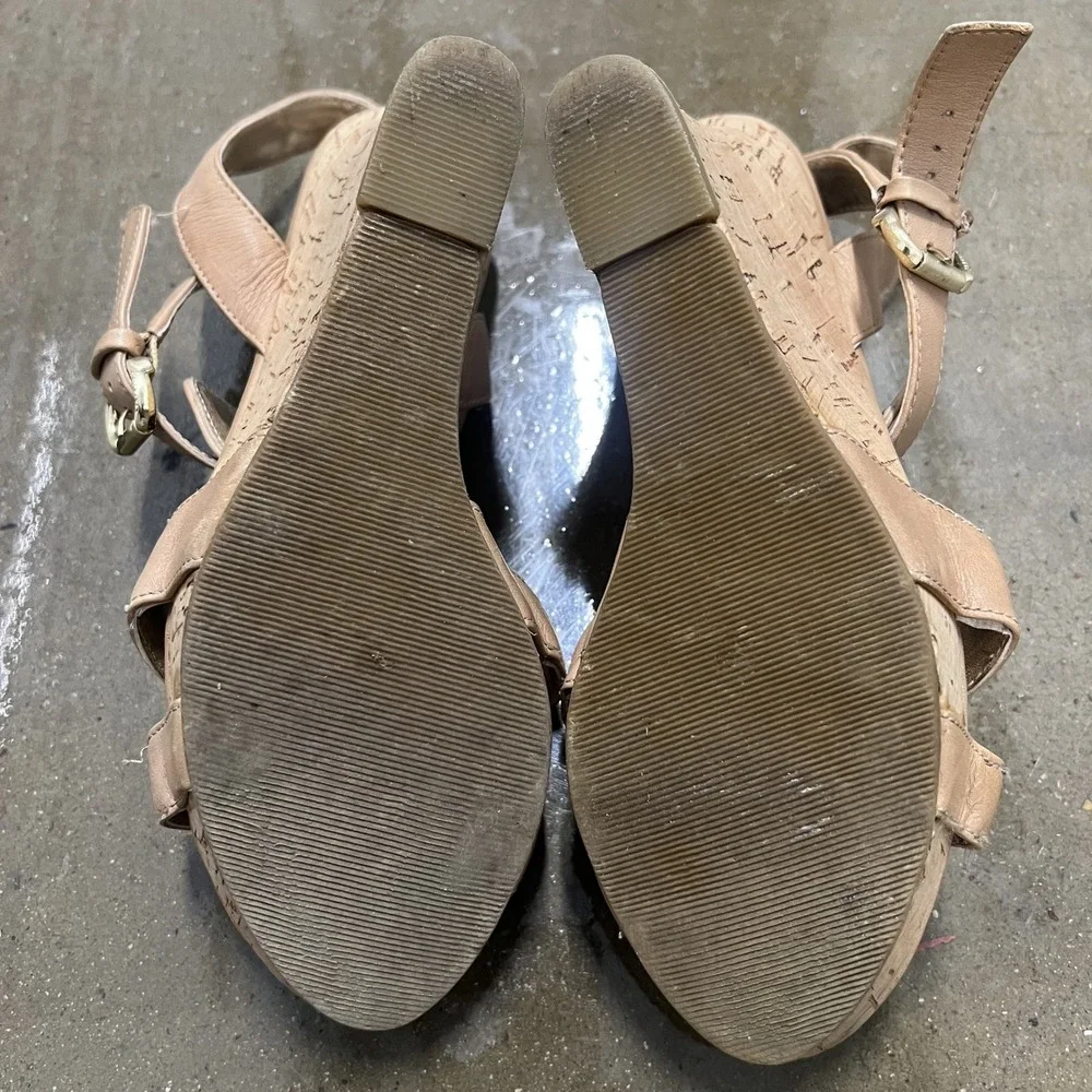 GUESS Wedge Sandals Size 8.5 Womens Tan Leather Cork Platform T-Strap Heels